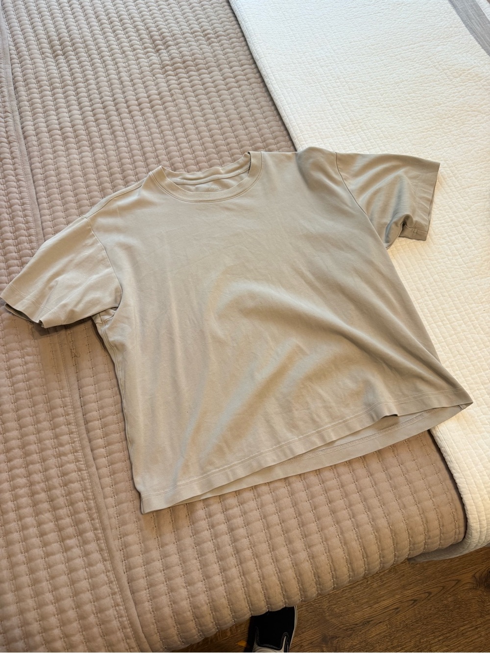 Abercrombie Beige cropped workout tee